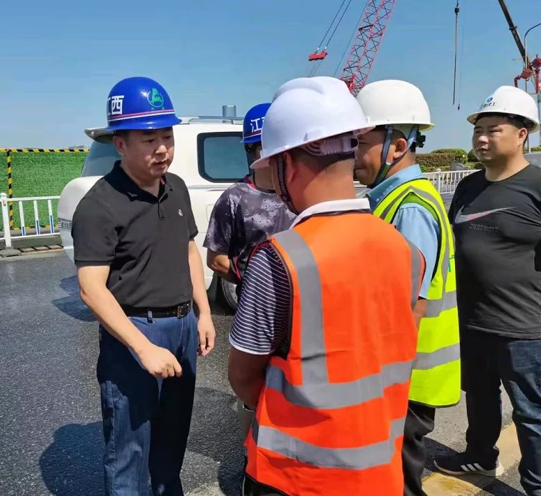羅輝到沿江中北大道快速路改造工程、真君路隧道工程項(xiàng)目檢查工作